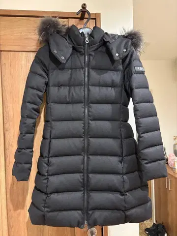 타트라스 블랙 후드 부착 다운 자켓