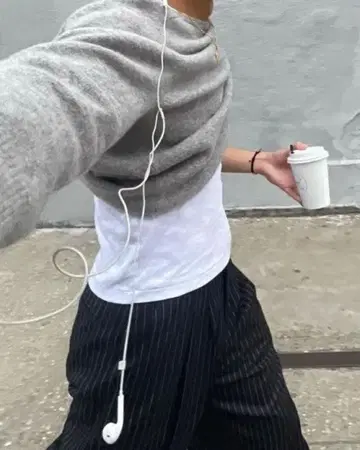 그레이 크루넥 니트 스웨터 스트릿 노움코어