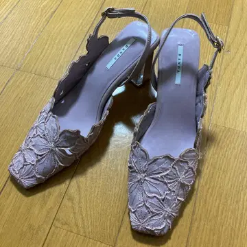 RANDA 플라워 자수 슬링백 힐