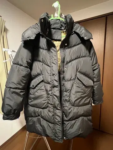 블랙 다운 자켓 후드 부착