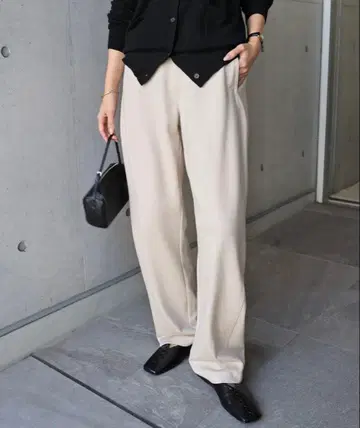 새상품 미사용 evernavy 분또 커브 팬츠 S 아이보리