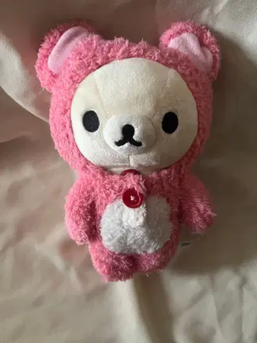 숲의 코리락쿠마 다람쥐 핑크로 귀여운