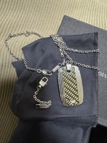 EMPORIO ARMANI 실버 도그택 목걸이