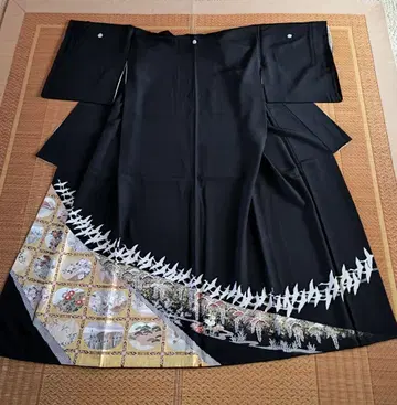 전통 예복 기모노 블랙 전통 예복 기모노 새와 꽃 무늬 기모노 둥근 매화