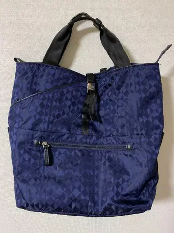 네이비 다이아몬드 패턴 백팩