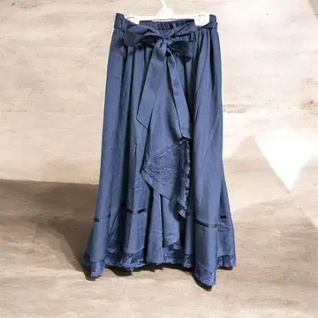 새상품급 액시즈팜 롱 스커트 레이스업