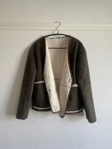 아우터 스웨이드 보아 리버서블 카키 화이트 어반 리서치