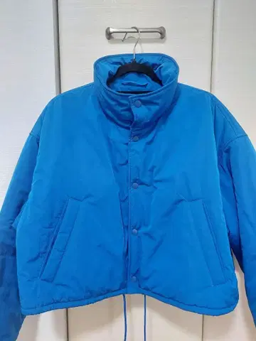 2회 착용 Spick & Span 파랑 숏 기장 다운 자켓