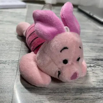 피글렛 누워있는 봉제 인형