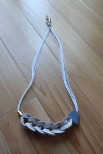 셀렉샵 구매 이소재 뜨개질 디자인 목걸이 베이지 화이트