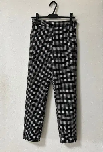 미사용 새상품 ASHY ROVE 도트 무늬 슬림 레그 스트레치 팬츠