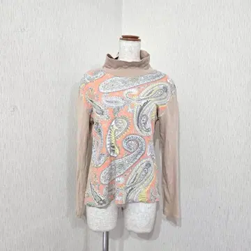 DoCLASSE 하이넥 절개 페이즐리 무늬 긴팔 풀오버 베이지 ( L )