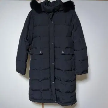 도쿄 스타일의 블랙 컬러 다운 코트