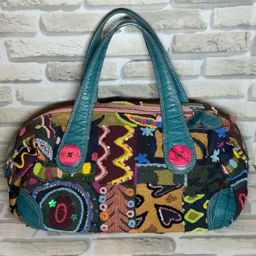 컬러풀한 자수와 비즈가 매력적인 Think Bee! 백