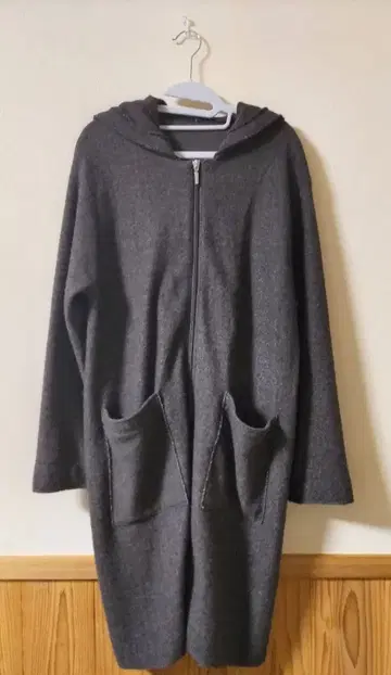 후드 부착 롱 코트