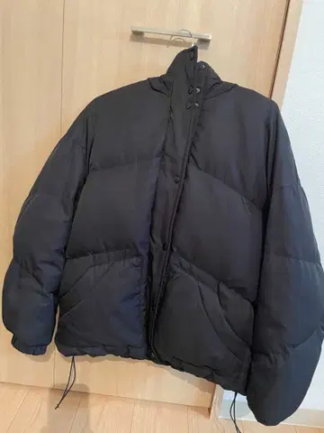 COCO DEAL 후드 부착 블랙 다운 자켓