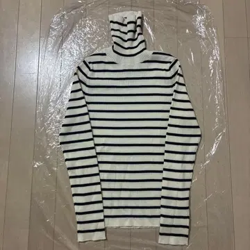 언타이틀 터틀넥 니트