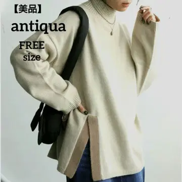 [ 새상품급 ] 안티카 antiqua 하이넥 배색 슬릿 디자인 니트