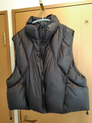 ZARA 블랙 다운 베스트 L 사이즈