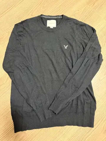 AMERICAN EAGLE 다크 그레이 크루넥 니트