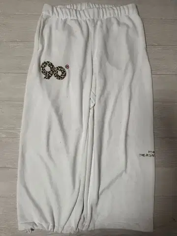 레오파드 무늬 로고 자수 화이트 바지