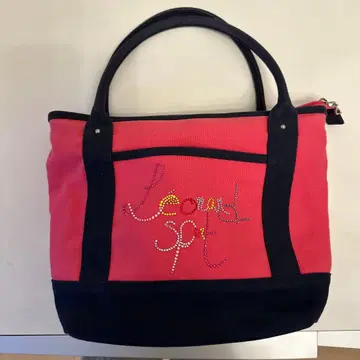 레오나르 레오나르의 로고가 들어간 핑크와 네이비 토트백