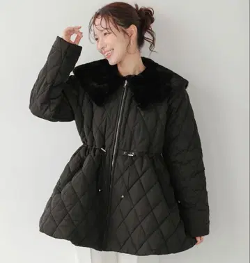 [ 새상품 미사용 ] 퍼 옷깃 퀼팅 코트 블랙