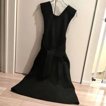 질스튜어트 슬리브리스 백 크로스 원피스 새상품급