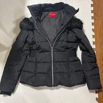 GUESS 블랙 퍼 달린 다운 자켓