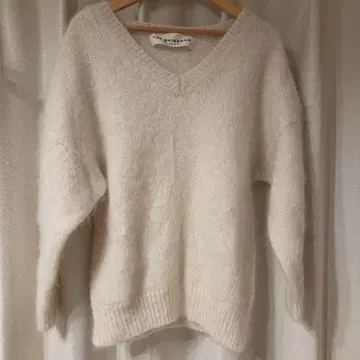 THE SHINZONE 크림색 V넥 스웨터