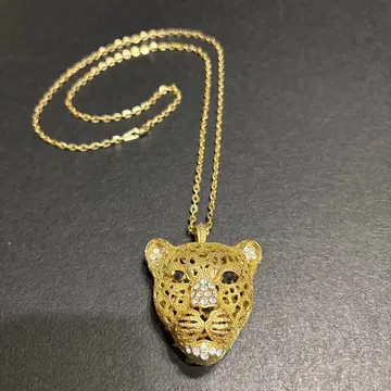 레오파드 얼굴 목걸이 골드 컬러 라이온