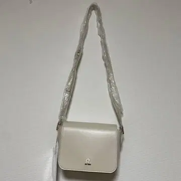 마리콴트 아이보리 플랩 숄더백 새상품