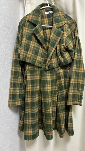 그린과 노랑 체크 무늬 셋업