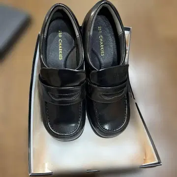 CHARKIES 블랙 로퍼 23.0