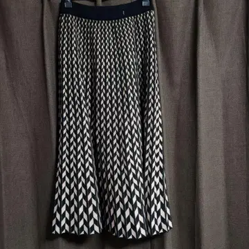 Discoat 니트 플리츠 스커트 사용품