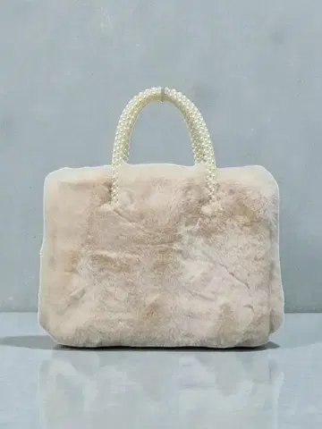 엠즈 그레이시 화이트 퍼백 2WAY