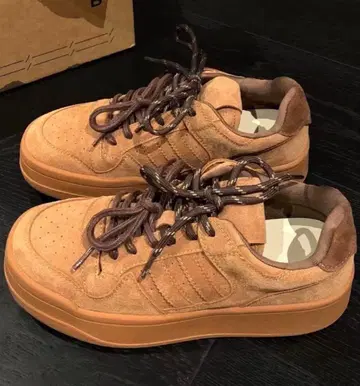 브라운 스웨이드 통굽 스니커즈