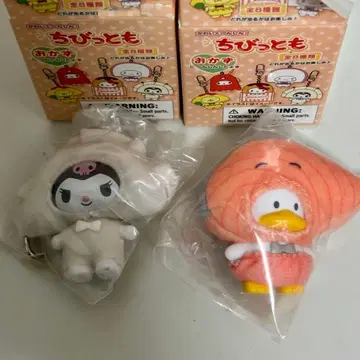 산리오 치비토모 오카즈 키링 쿠로미 페클