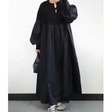 플리츠 절개 원피스 블랙 롱 기장 볼륨 소매 긴팔 체형 커버