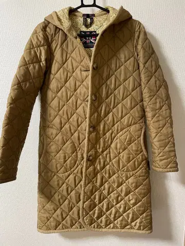 베이지 퀼팅 자켓 후드 부착