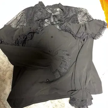 블랙 레이스 프릴 긴팔 블라우스