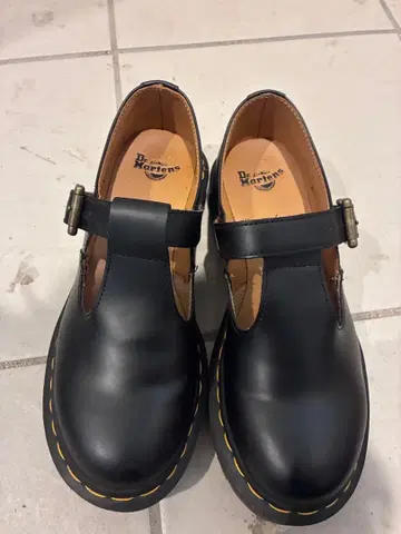 Dr. Martens 블랙 메리 제인 슈즈 T바