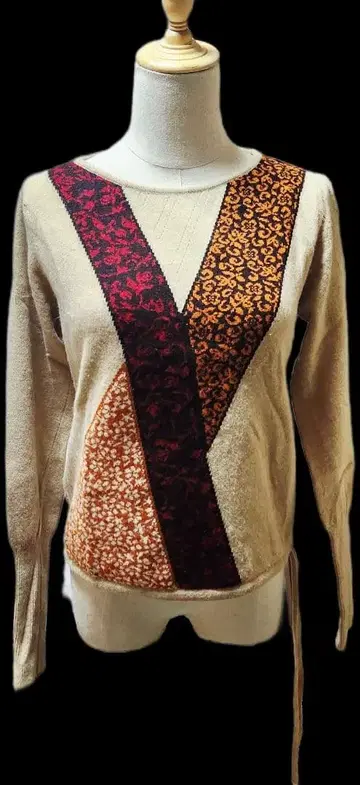 패치워크 디자인 긴팔 니트