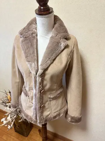 무스탕풍 베이지 자켓