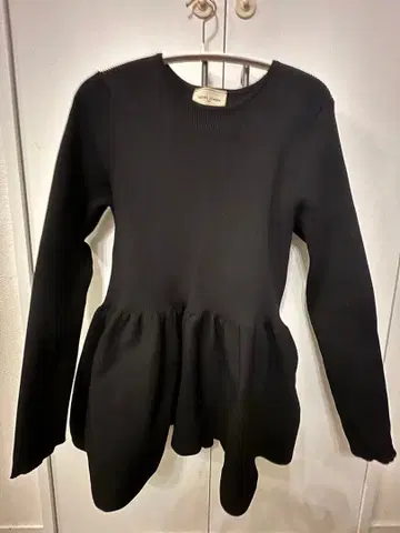 UNITED ARROWS 블랙 플레어 긴팔 상의