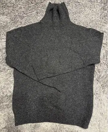 TOMORROWLAND 다크 그레이 터틀넥 니트 스웨터