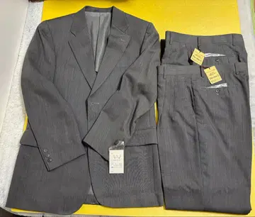 미사용 새상품 택 포함 그레이 비즈니스 정장 자켓과 팬츠 2개 세트
