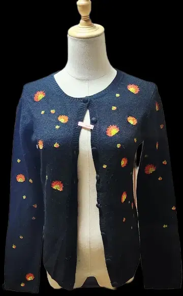 꽃무늬 자수 블랙 니트 가디건