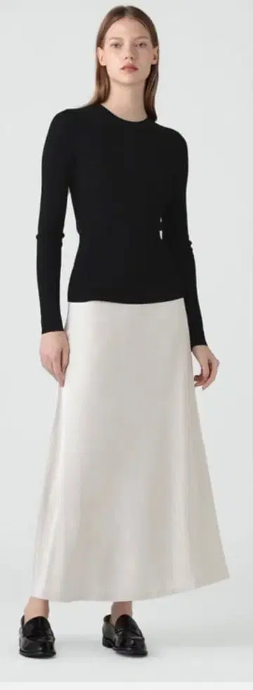 띠어리 베이스 새틴 에이라인 맥시 스커트