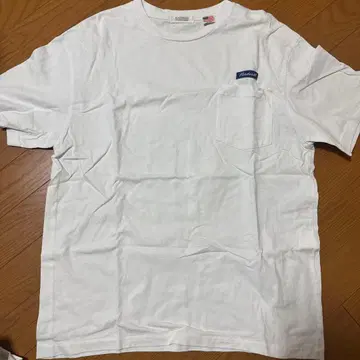 라디알 화이트 티셔츠 포켓 부착